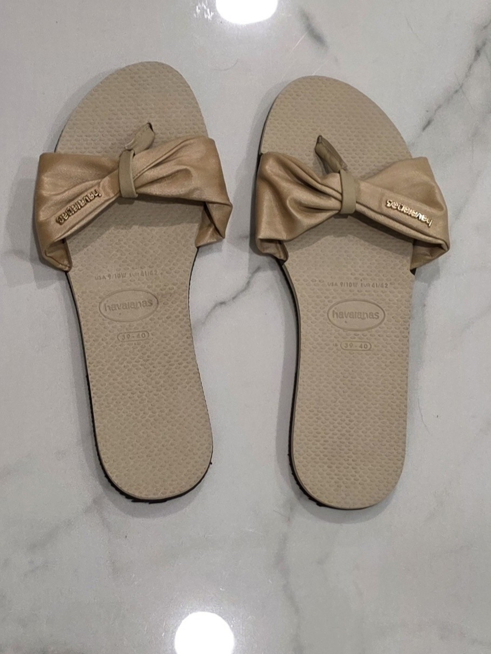 Havaianas Women’s Metallic Gold Knot Slide Sandals
